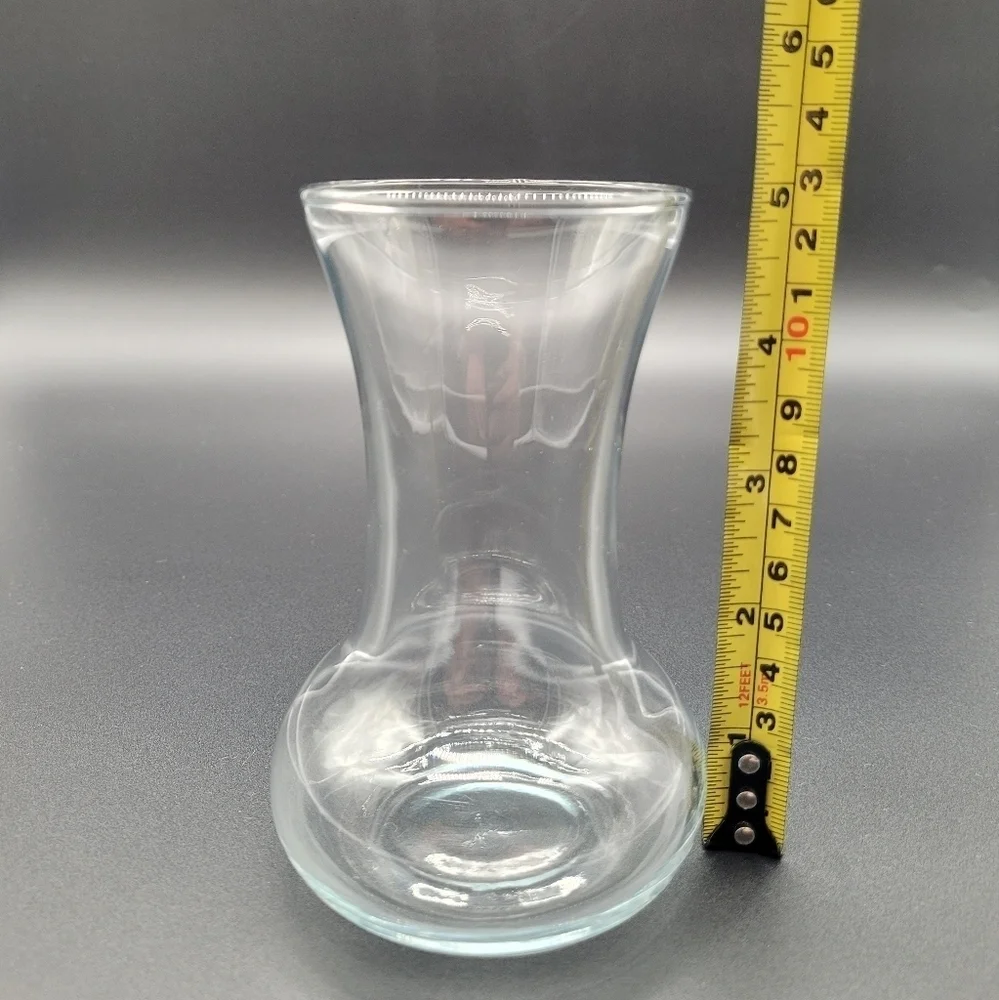Clear Glass Fancy Flower Vase​​​